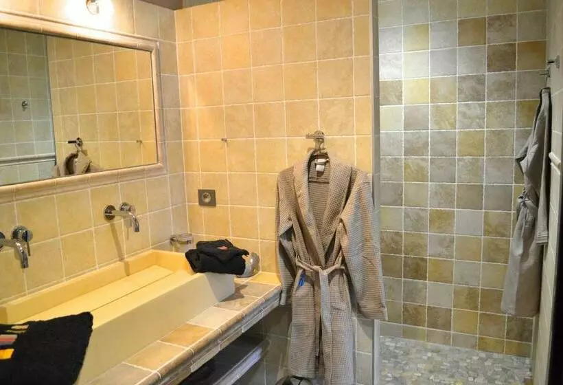 ベッドアンドブレックファースト Les Tamaris