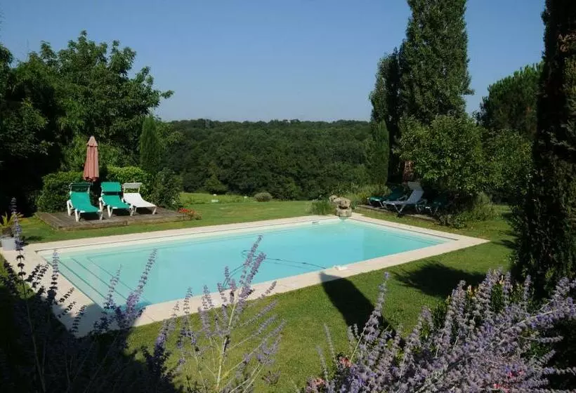 ベッドアンドブレックファースト Les Tamaris