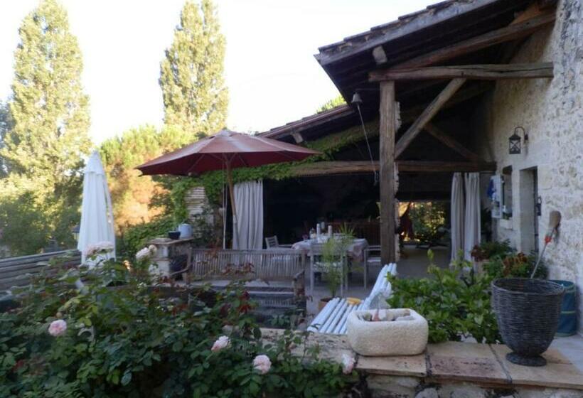 ベッドアンドブレックファースト Les Tamaris