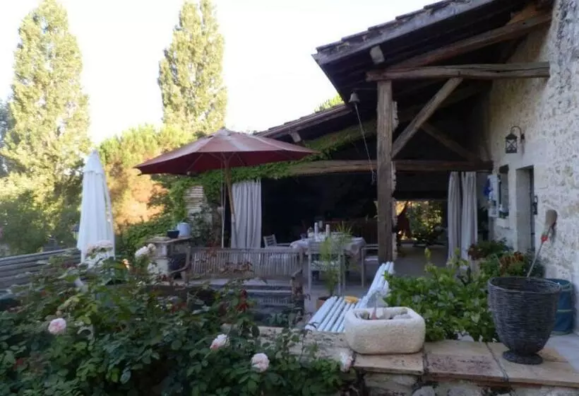 ベッドアンドブレックファースト Les Tamaris