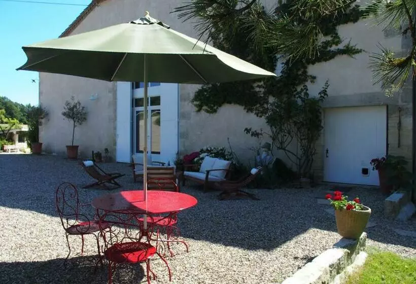 ベッドアンドブレックファースト Les Tamaris