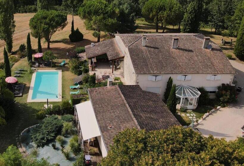 ベッドアンドブレックファースト Les Tamaris