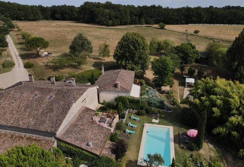 ベッドアンドブレックファースト Les Tamaris