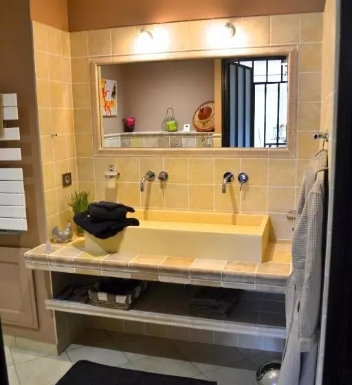 ベッドアンドブレックファースト Les Tamaris