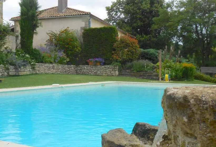 ベッドアンドブレックファースト Les Tamaris