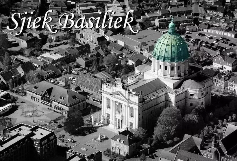 Aamiaismajoitus (B&B) Sjiek Basiliek