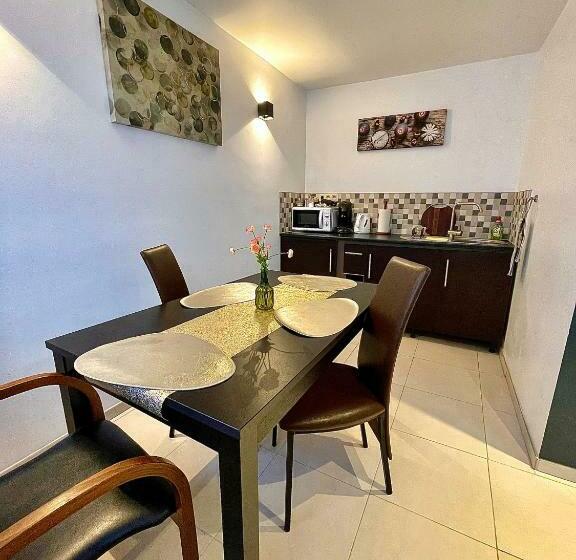 پانسیون Nocturno