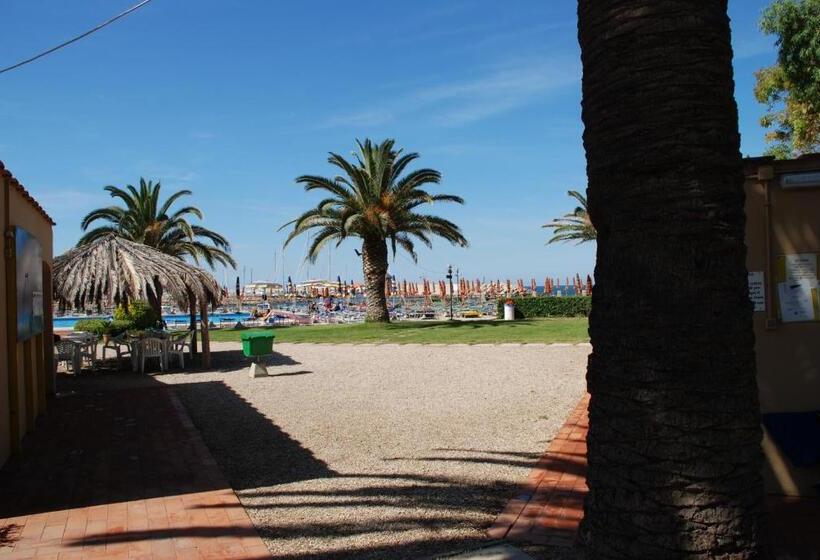 בית מלון כפרי Baia Del Sole