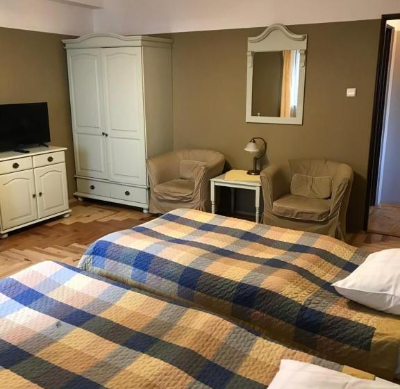 בית מלון כפרי Batory Annex