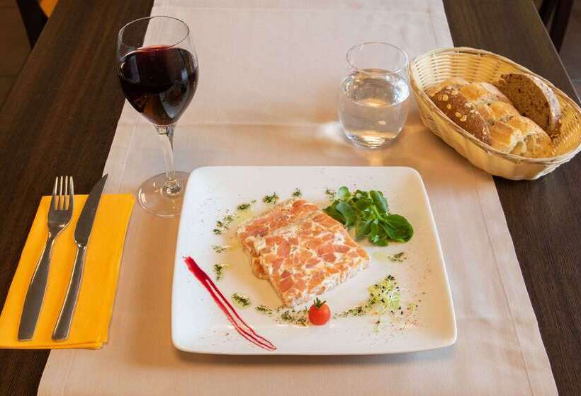 Brit Hotel Saint Méen Le Grand En Brocéliande