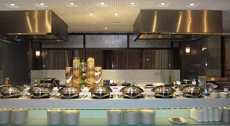 ホテル Centro Al Manhal by Rotana