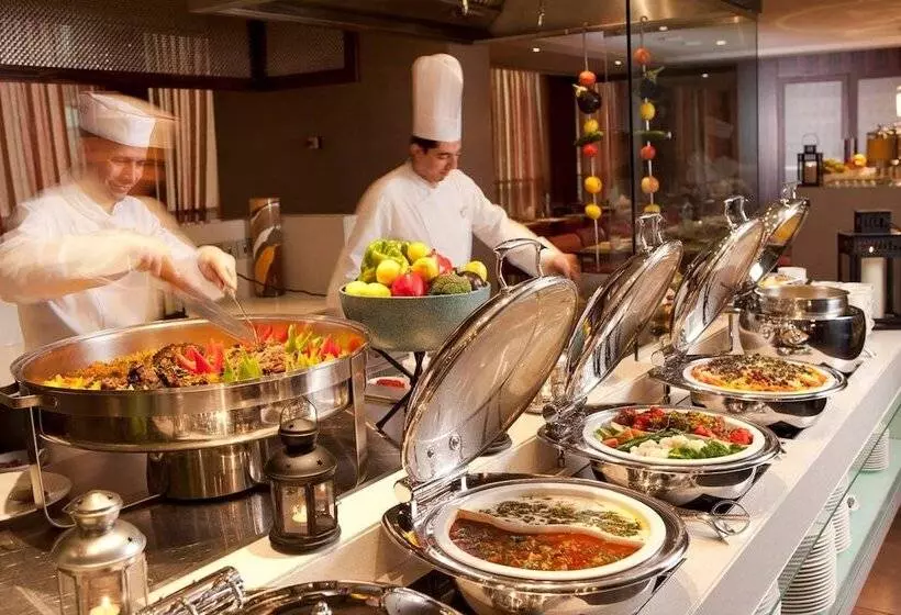 ホテル Centro Al Manhal by Rotana