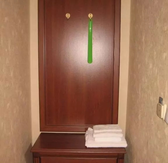 هتل Diplomat Apart