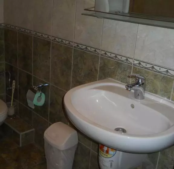 هتل Diplomat Apart