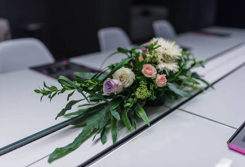 هتل Graffit Gallery Design