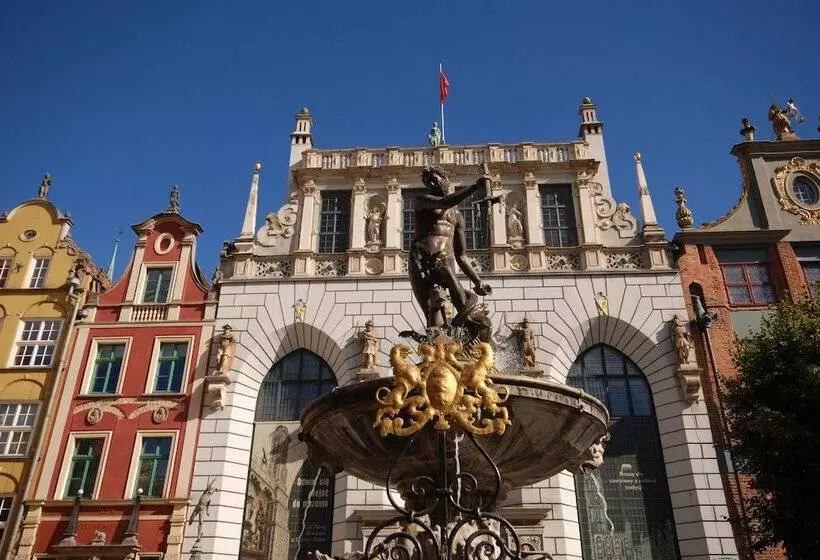 Отель Holland House Residence Old Town