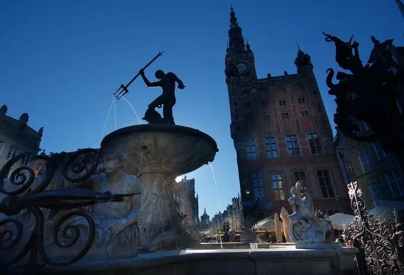 Отель Holland House Residence Old Town