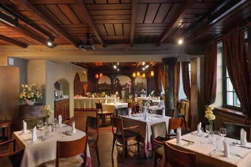 Отель Holland House Residence Old Town