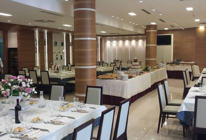 Отель La Casarana Wellness Ecoresort