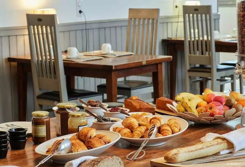 Logis Hotel, Restaurant Et Spa Le Relais De Broceliande