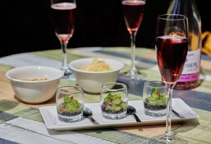 Logis Hotel, Restaurant Et Spa Le Relais De Broceliande