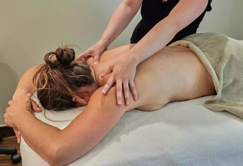 Logis Hotel, Restaurant Et Spa Le Relais De Broceliande