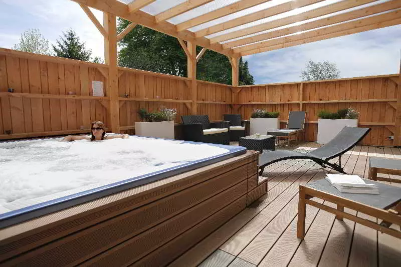 Logis Hotel, Restaurant Et Spa Le Relais De Broceliande