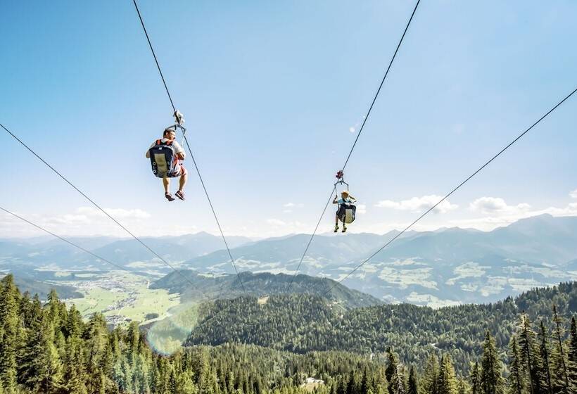 Отель Robinson Amadé