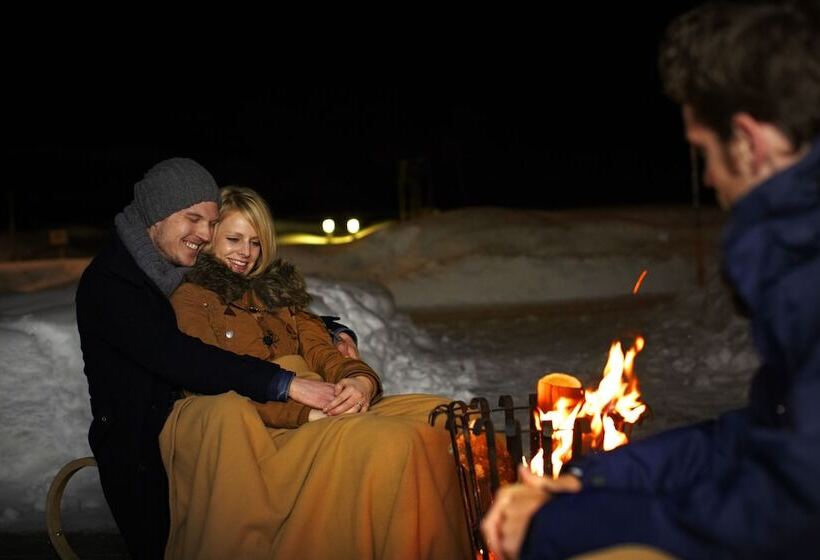 Отель Robinson Amadé