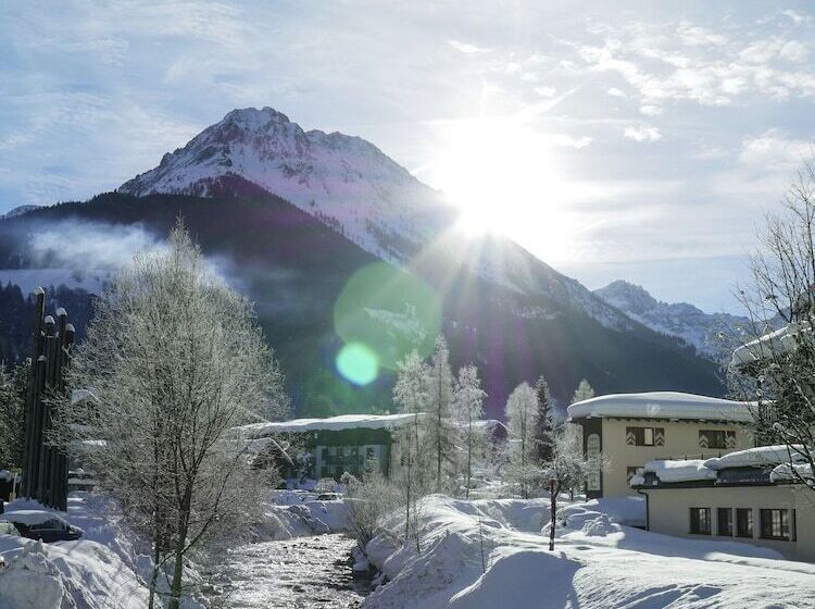 Отель Robinson Amadé