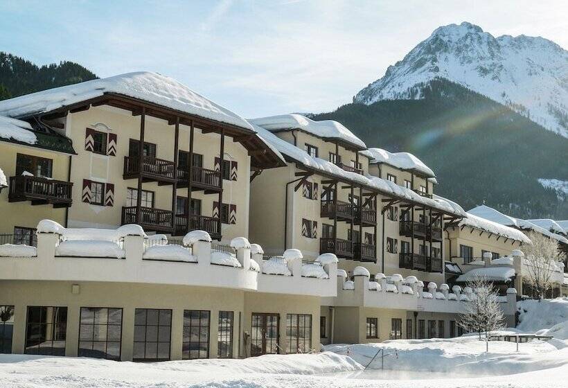 Отель Robinson Amadé