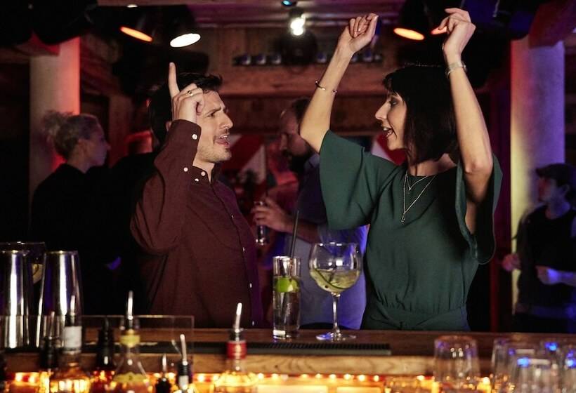 Отель Robinson Amadé