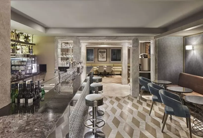 هتل Titanic Comfort Mitte