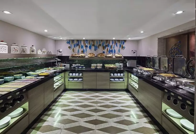 هتل Titanic Comfort Mitte