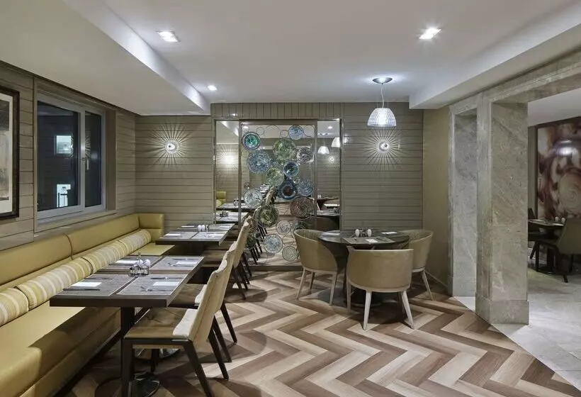 هتل Titanic Comfort Mitte