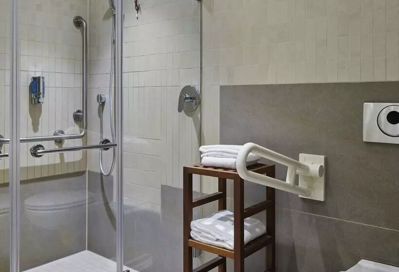 هتل Titanic Comfort Mitte