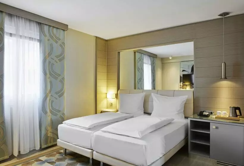 هتل Titanic Comfort Mitte