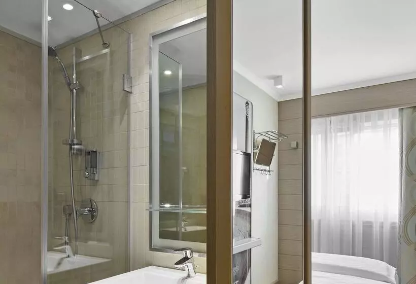 هتل Titanic Comfort Mitte