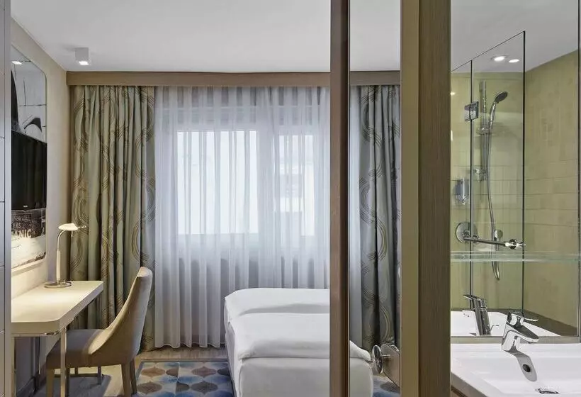 هتل Titanic Comfort Mitte