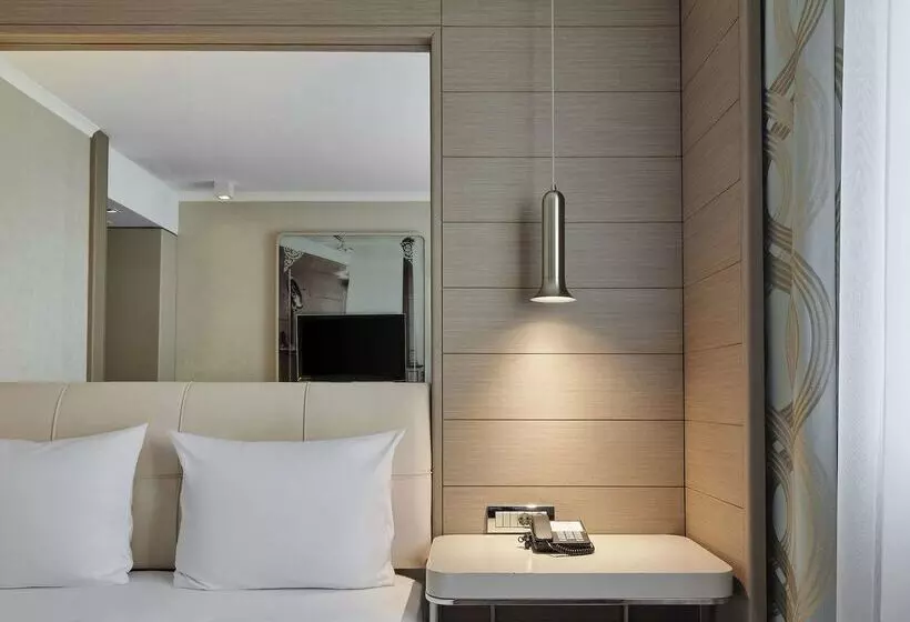 هتل Titanic Comfort Mitte