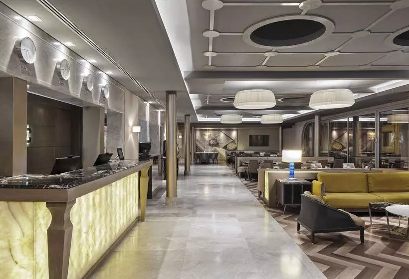 هتل Titanic Comfort Mitte