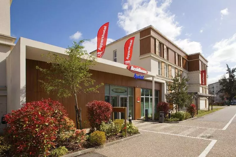 Residhome Paris Guyancourt