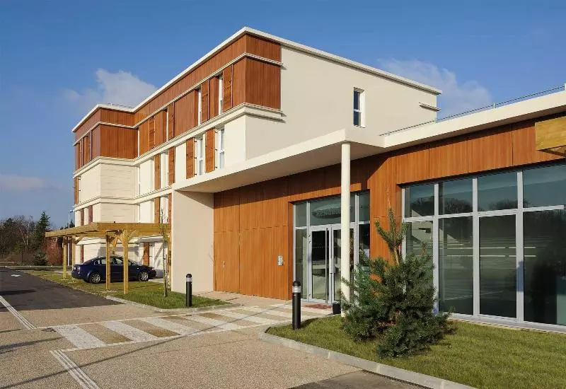 Residhome Paris Guyancourt