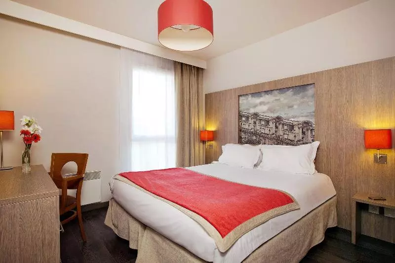 Residhome Paris Guyancourt