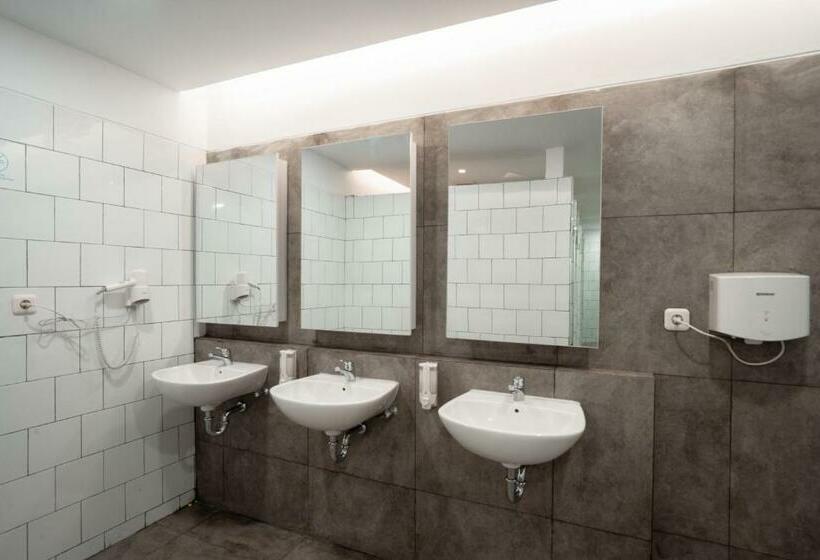 Hostel Bobopod Kota Tua, Jakarta