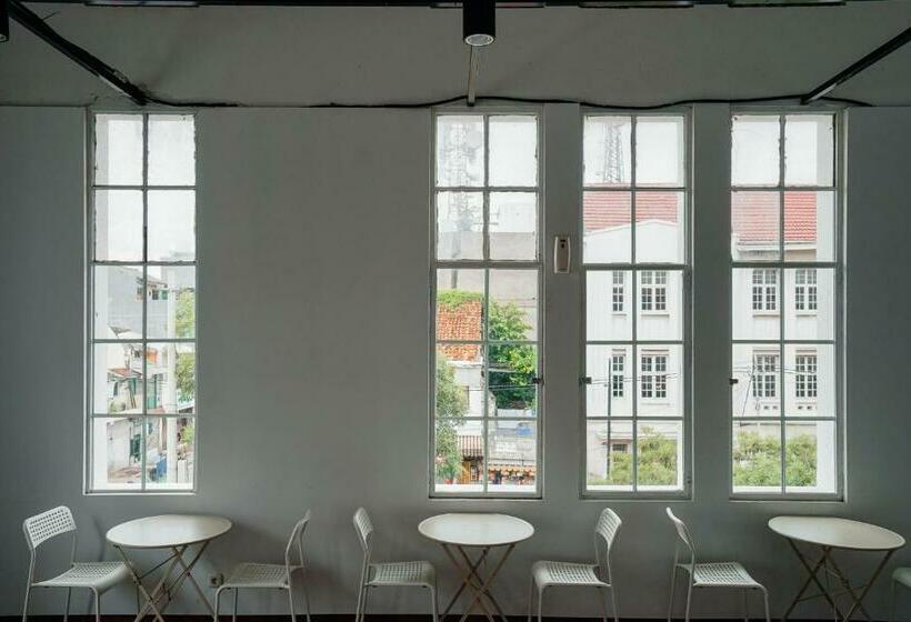 Hostel Bobopod Kota Tua, Jakarta