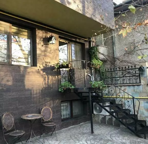 تختخواب و صبحانه Studio