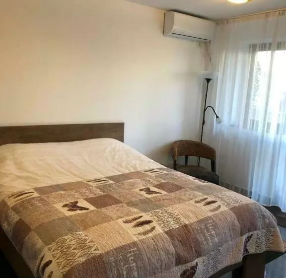 تختخواب و صبحانه Studio