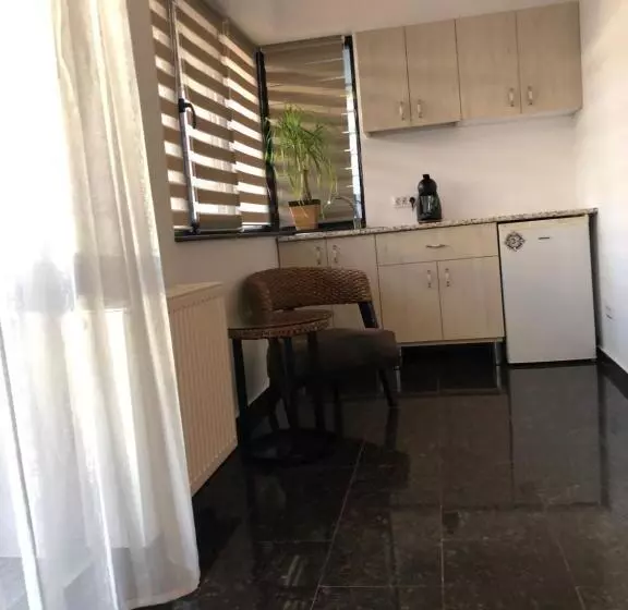 تختخواب و صبحانه Studio