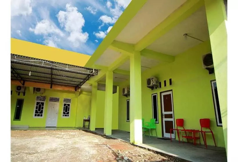 ホテル Reddoorz Near Jalan Sejahtera Lubuk Linggau